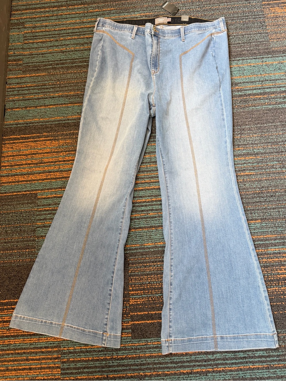 Torrid Light Wash Flare Jeans with Contrast Seams. NWT
